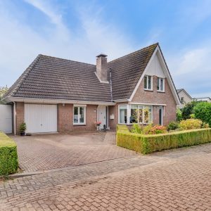 Pastoor J. van Hovestraat 64, Beesd